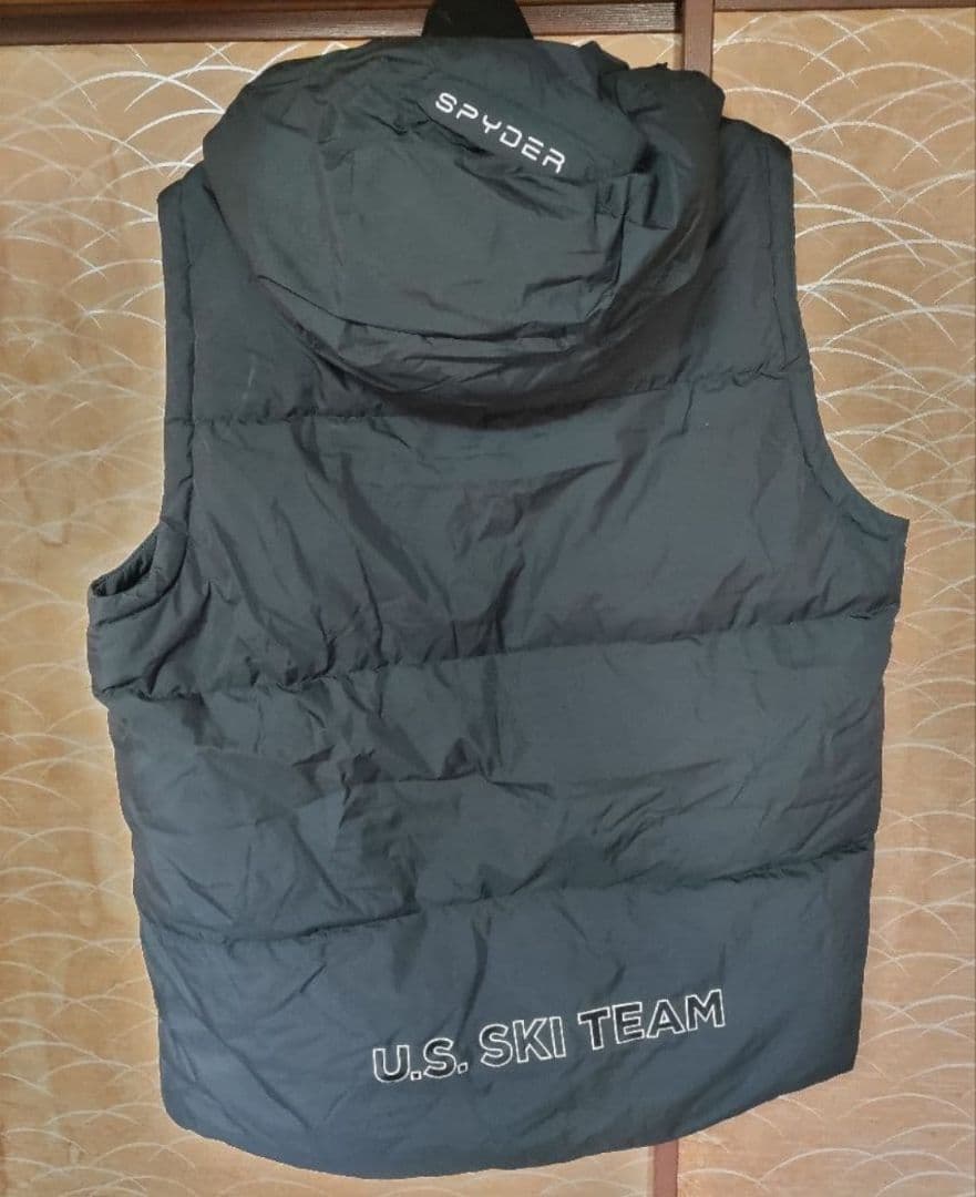 SPYDER スパイダー U.S.SKI TEAM フード付きダウンベスト。