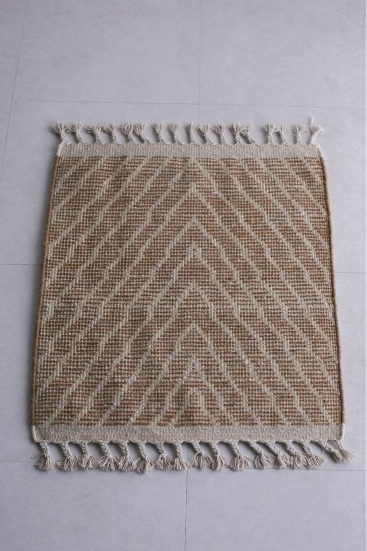 72×63 モロッコ　ベニワレン　新品　ウール　ホワイト　ブラウン