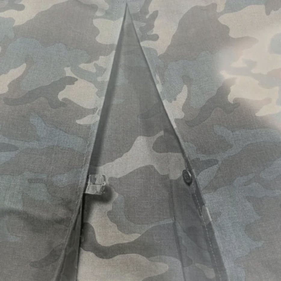 新品、未使用アクアスキュータム　迷彩カモフラ柄トレンチコート　日本製