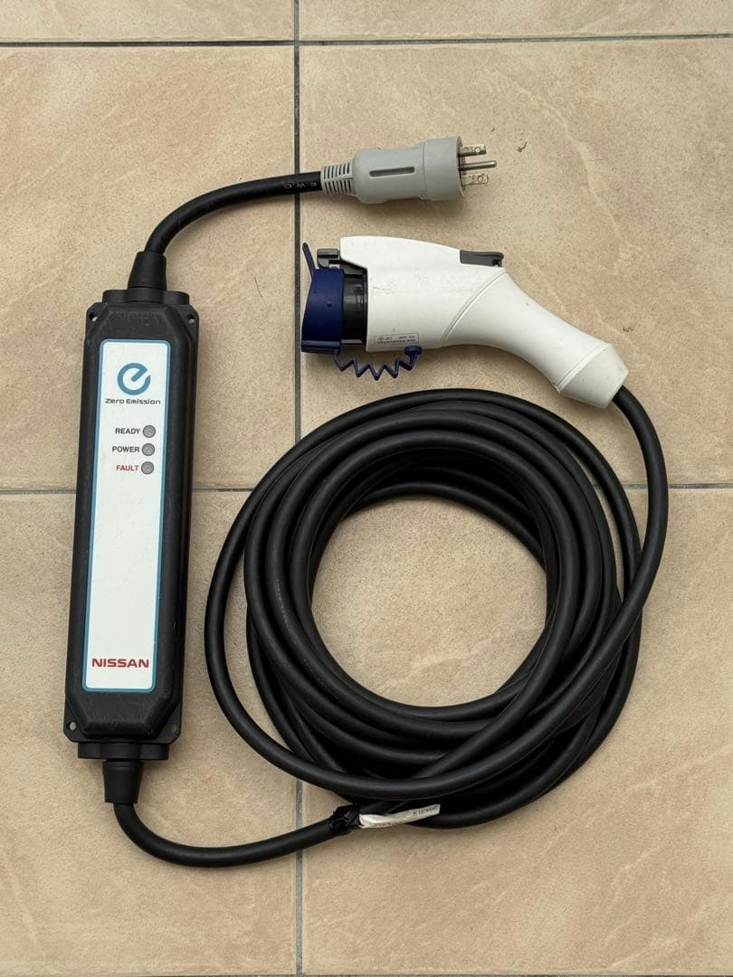 Nissan リーフ　充電器 29690 6WX0A