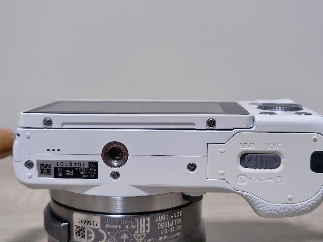 美品　SONY α5100 E PZ 16-50mmレンズ付き