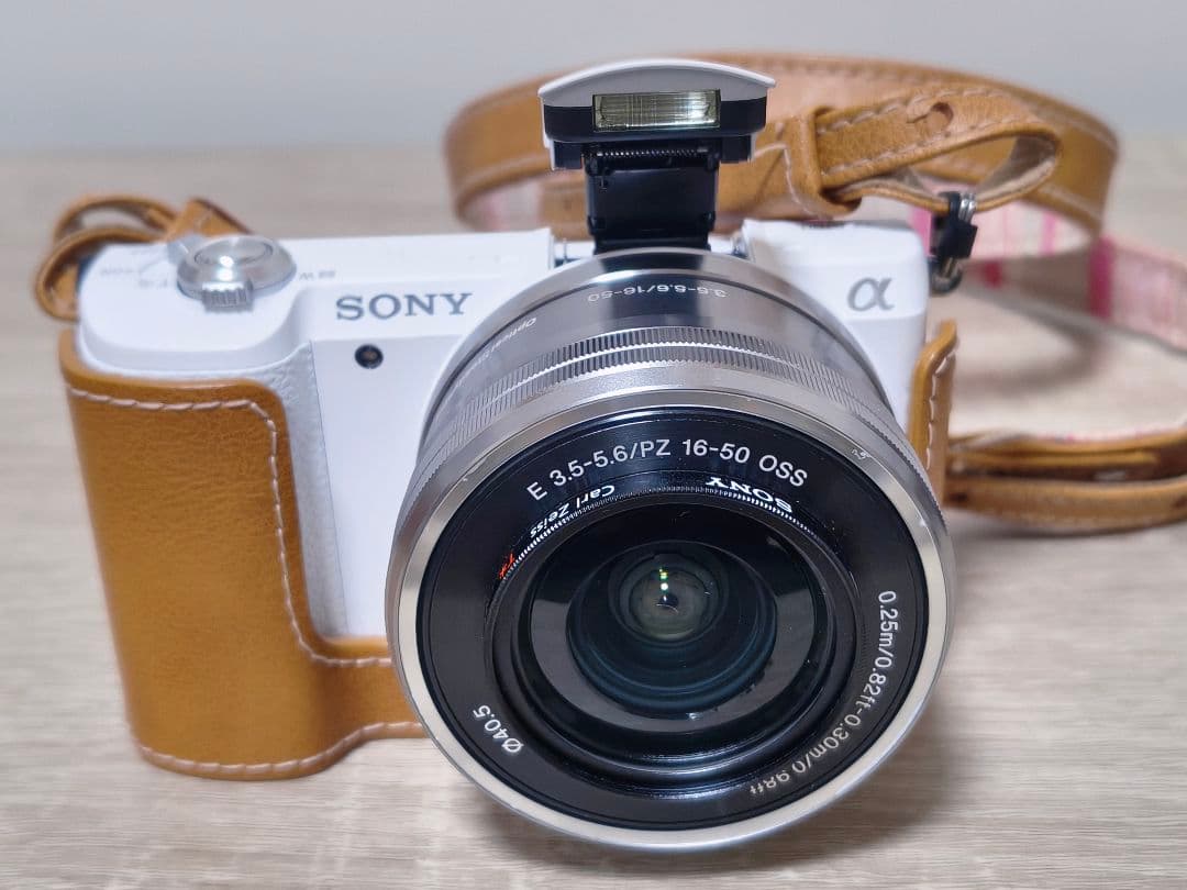 美品　SONY α5100 E PZ 16-50mmレンズ付き
