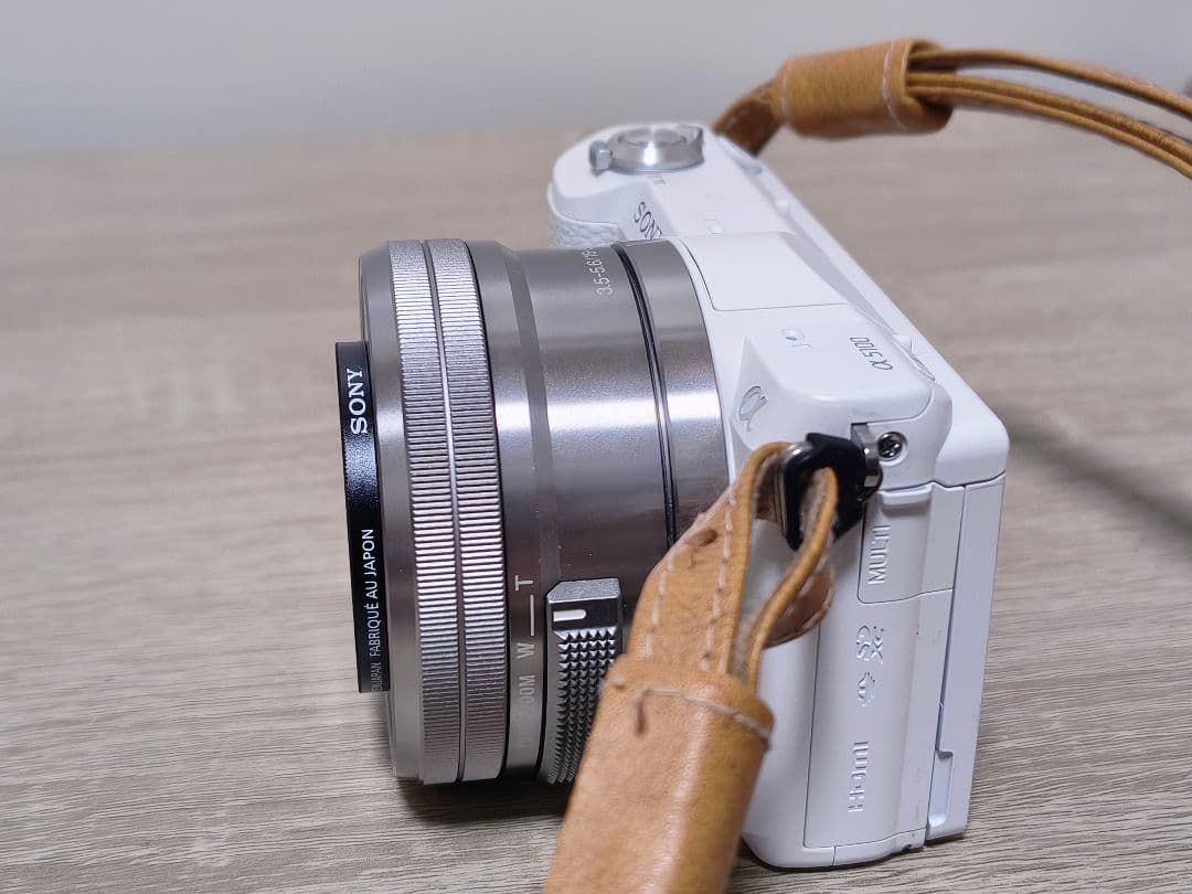 美品　SONY α5100 E PZ 16-50mmレンズ付き