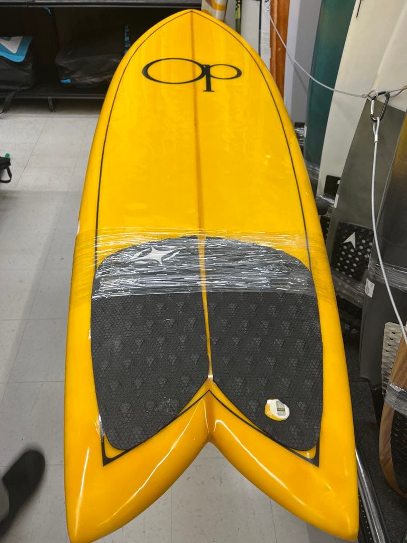 Op イエローショートボード MCシエープフィン付きフィッシュ