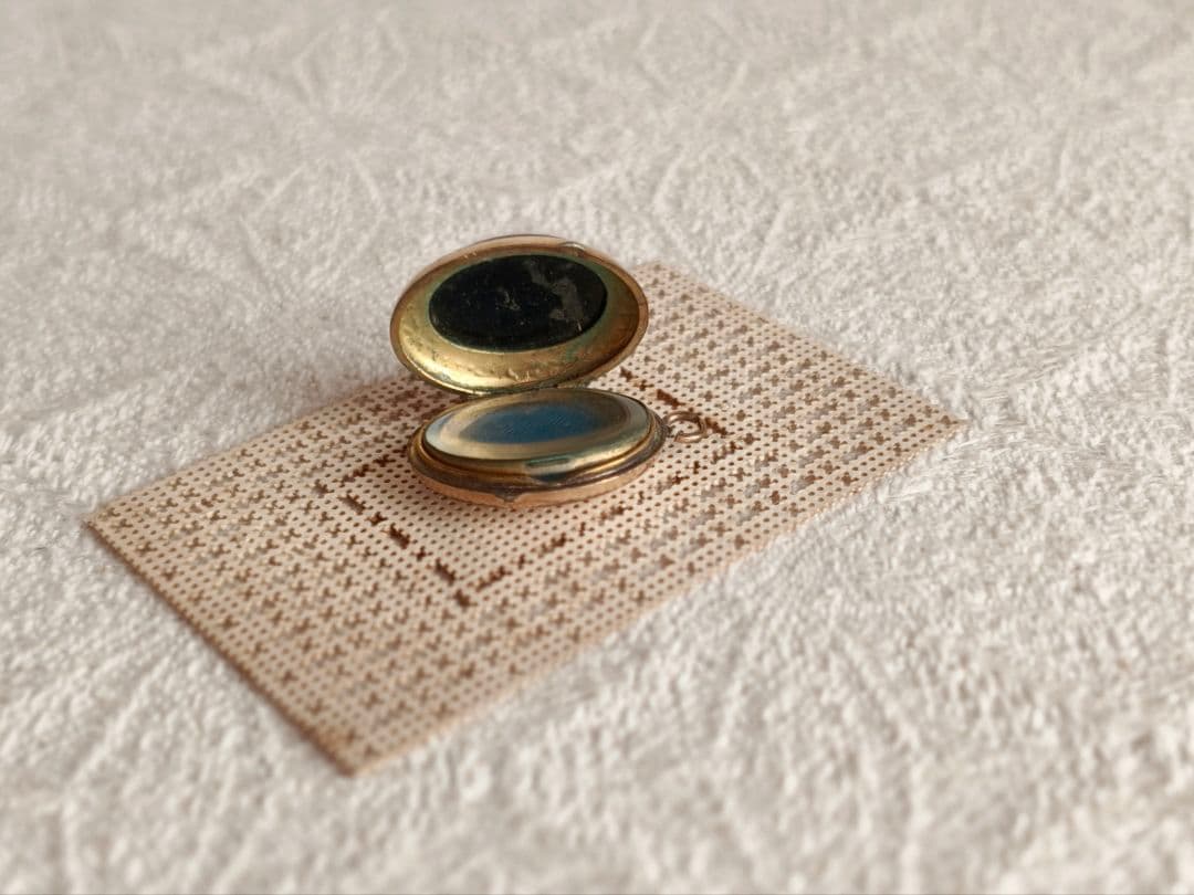 チョコメルさま】vintage ✙ * クロス ロケット ペンダントトップ