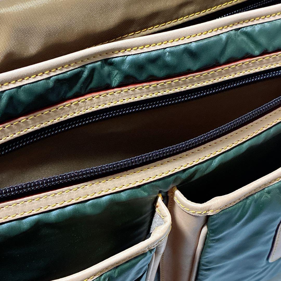 良品⭐️ハンティングワールド　バチュークロス　メッセンジャーバッグ　メンズ　カーキ