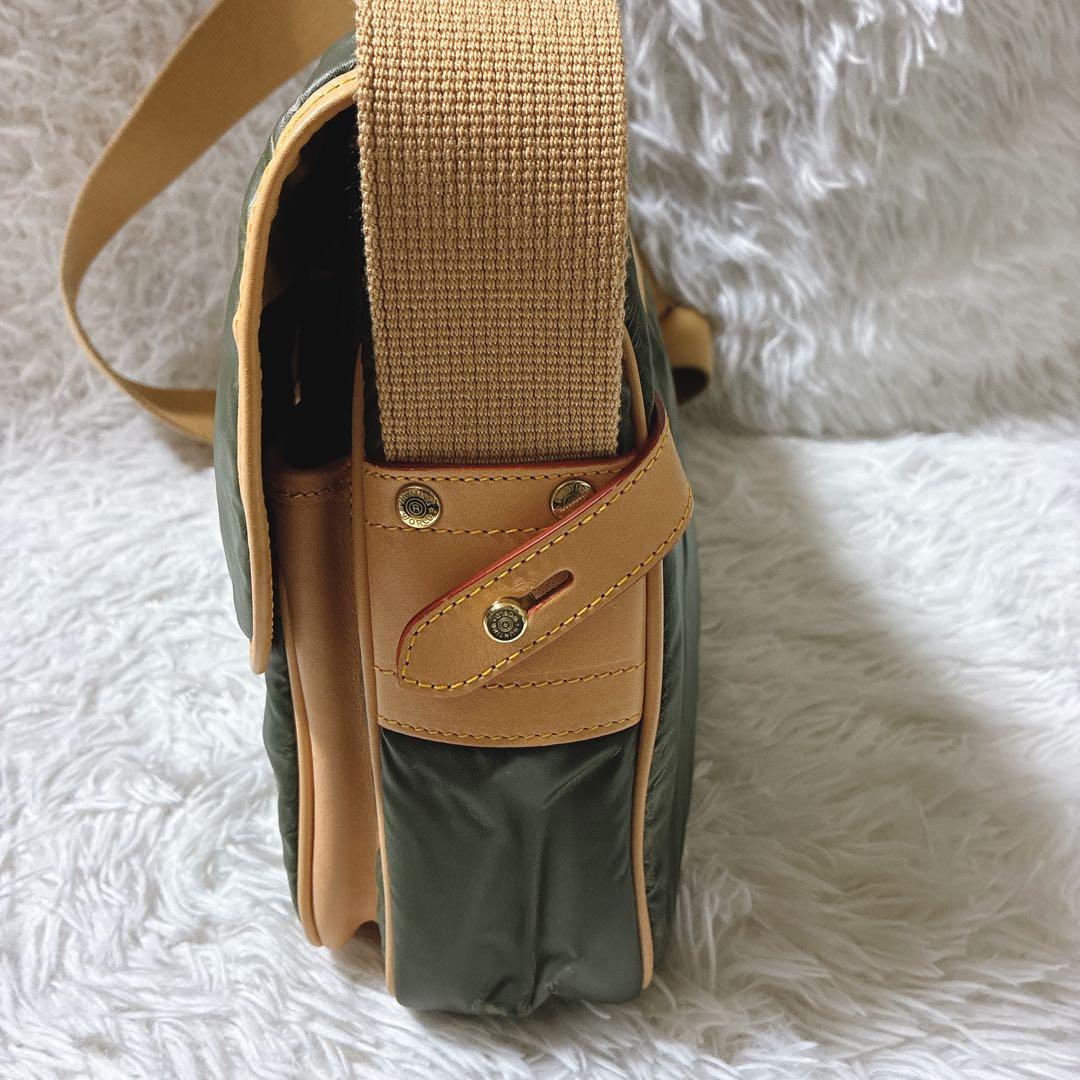 良品⭐️ハンティングワールド　バチュークロス　メッセンジャーバッグ　メンズ　カーキ