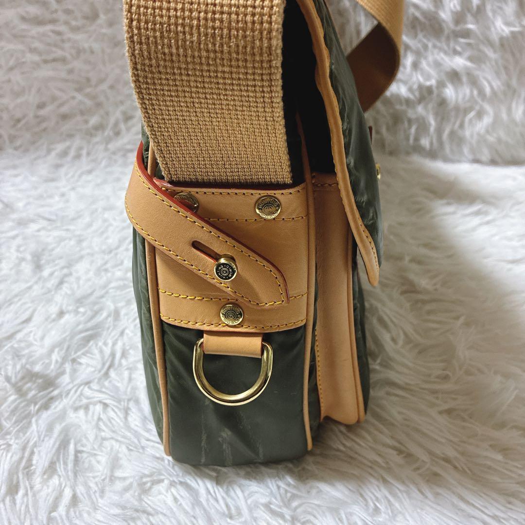 良品⭐️ハンティングワールド　バチュークロス　メッセンジャーバッグ　メンズ　カーキ