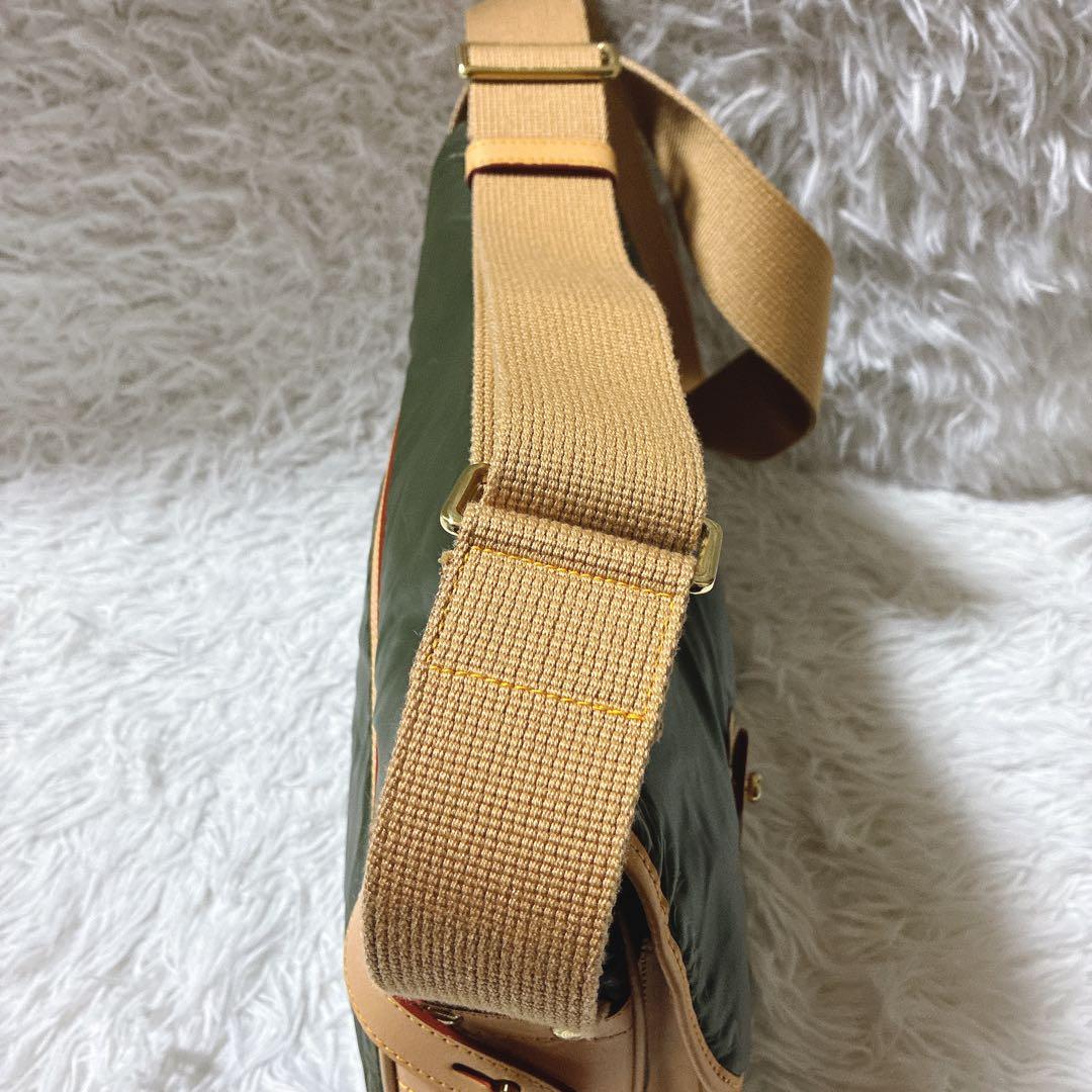 良品⭐️ハンティングワールド　バチュークロス　メッセンジャーバッグ　メンズ　カーキ