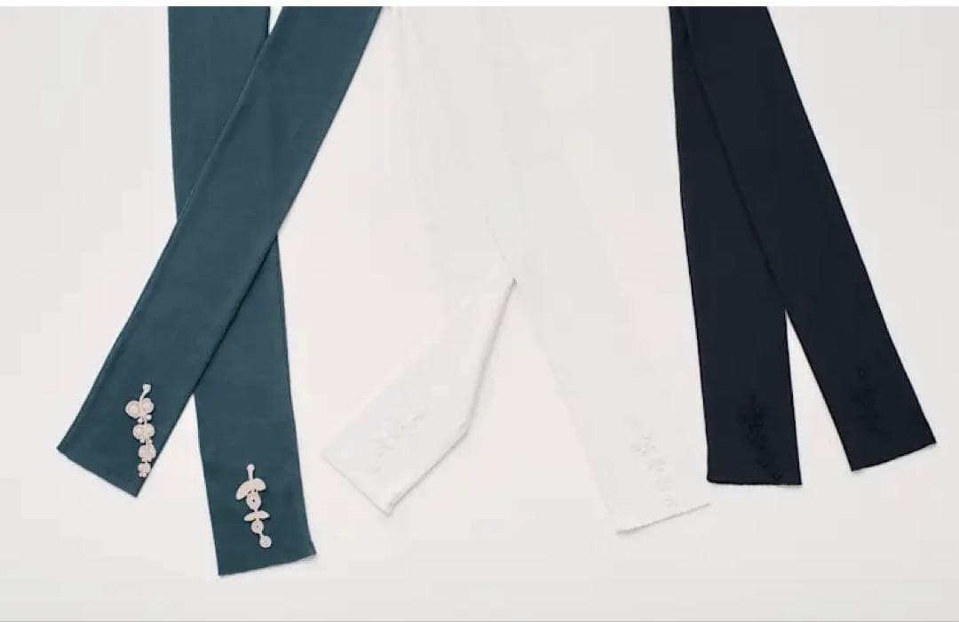 ミナペルホネン　レギンス　ダークグリーン