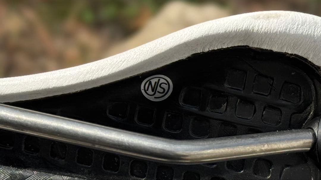 セライタリア Flite サドル 白 njsシール有 競輪