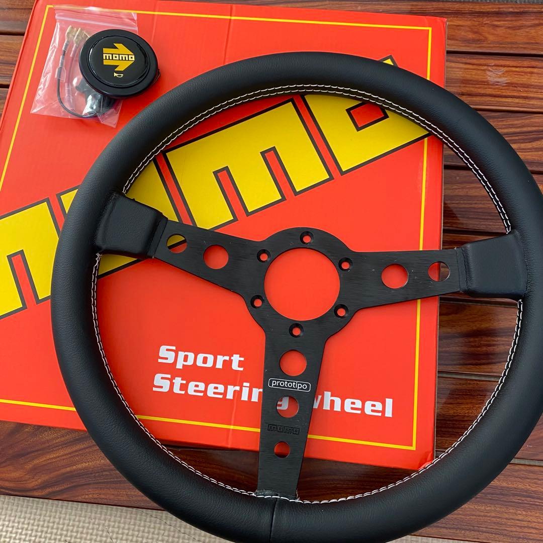 MOMO スポーツステアリングホイール ブラック
