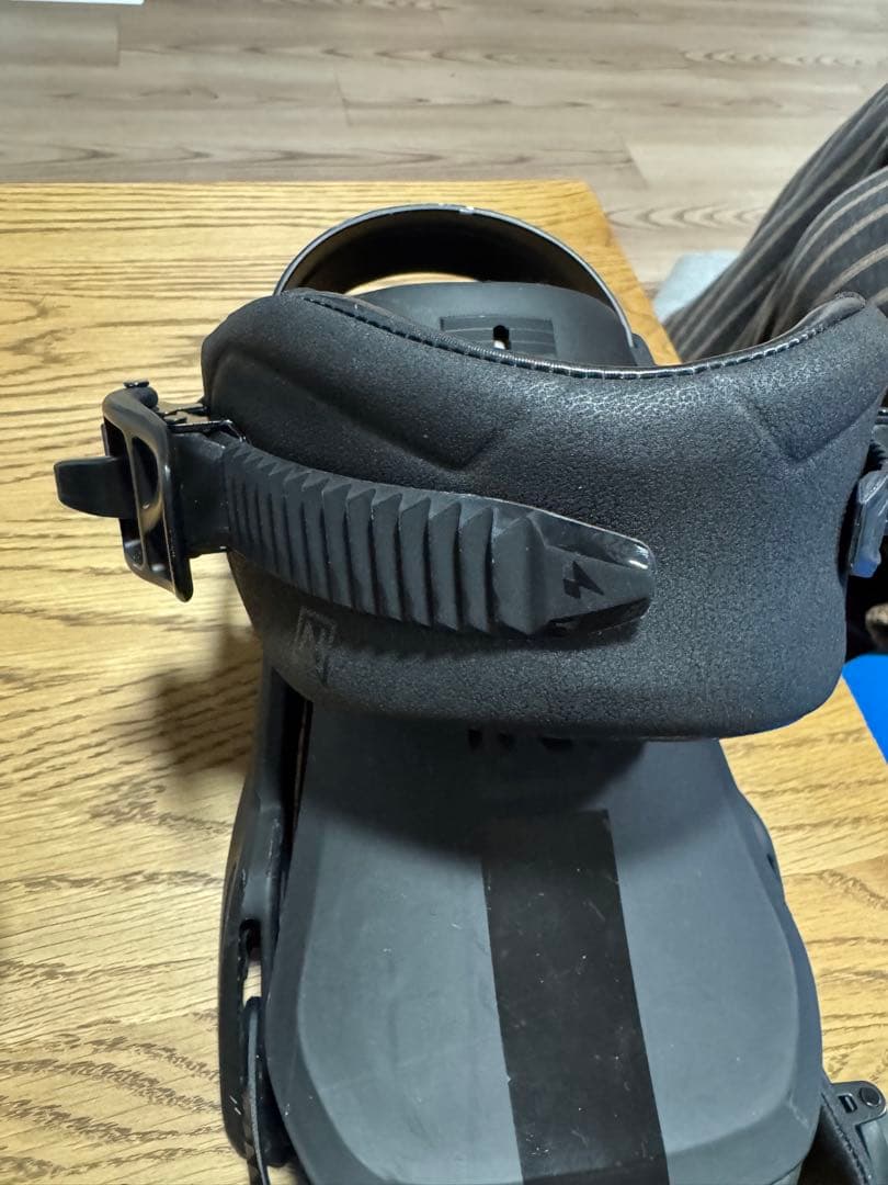 ONE ブラック スノーボードビンディング L