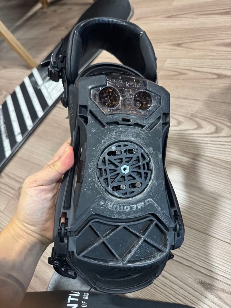 ONE ブラック スノーボードビンディング L