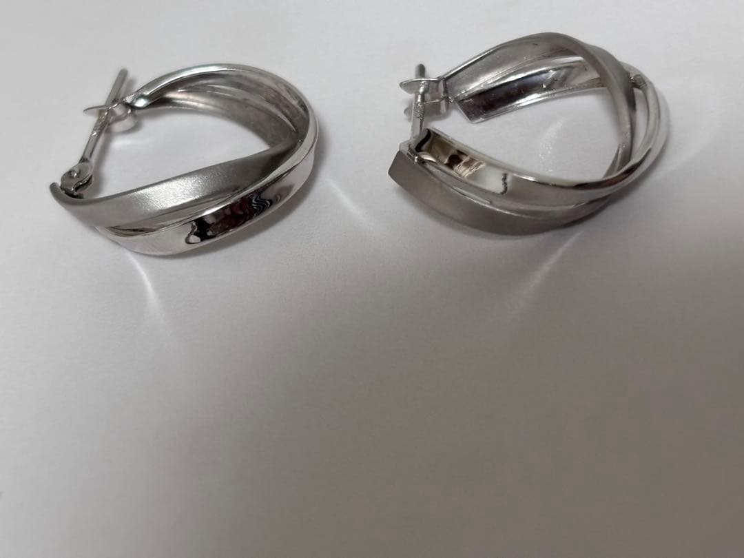 テイクアップ　ヒネリツインフープM　WG ホワイトゴールド K14/K10