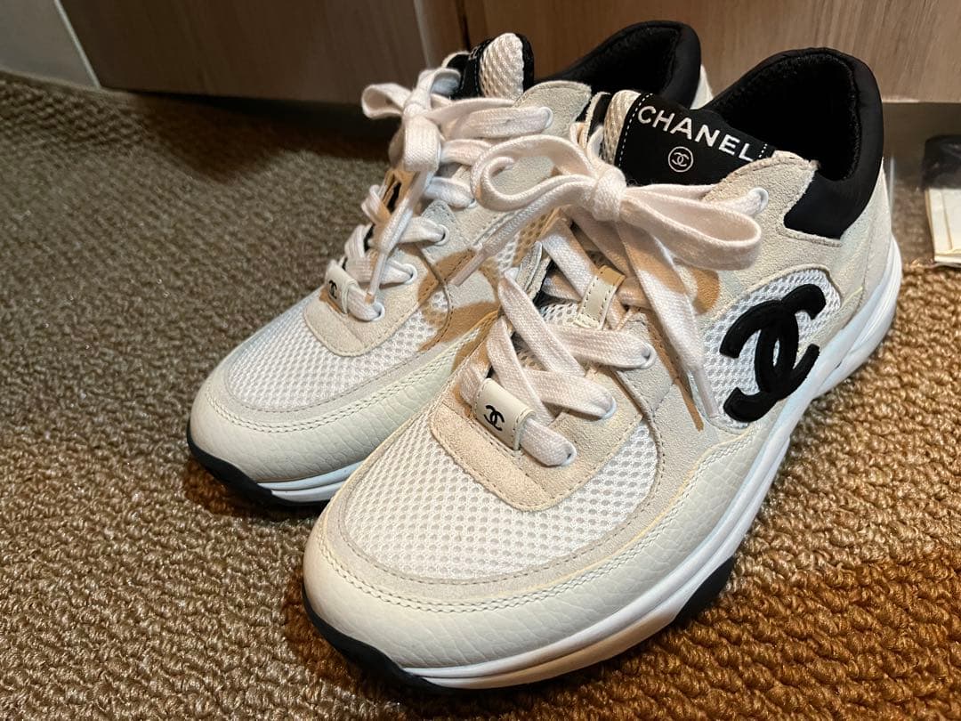 CHANEL ホワイト ブラック スニーカー 38 - メルカリ