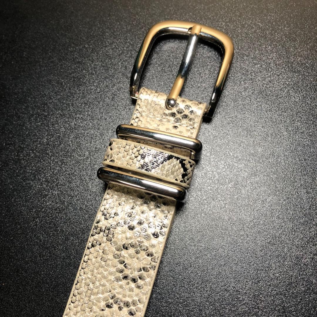 ベルト ヘビ柄 ホワイト系 全長104cm 幅2.8cm 蛇柄 スネーク Pu - メルカリ