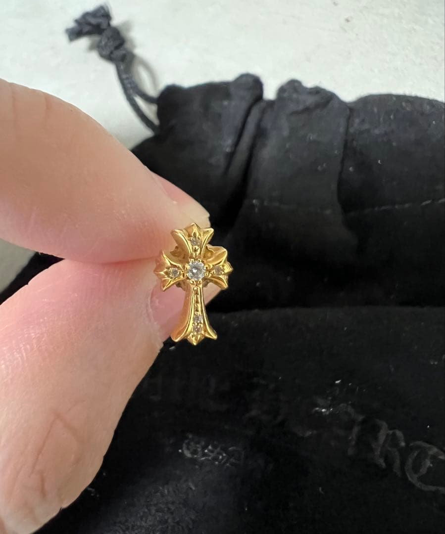 CHクロスベビーファットスタッド ピアス 22K withパヴェダイヤモンド