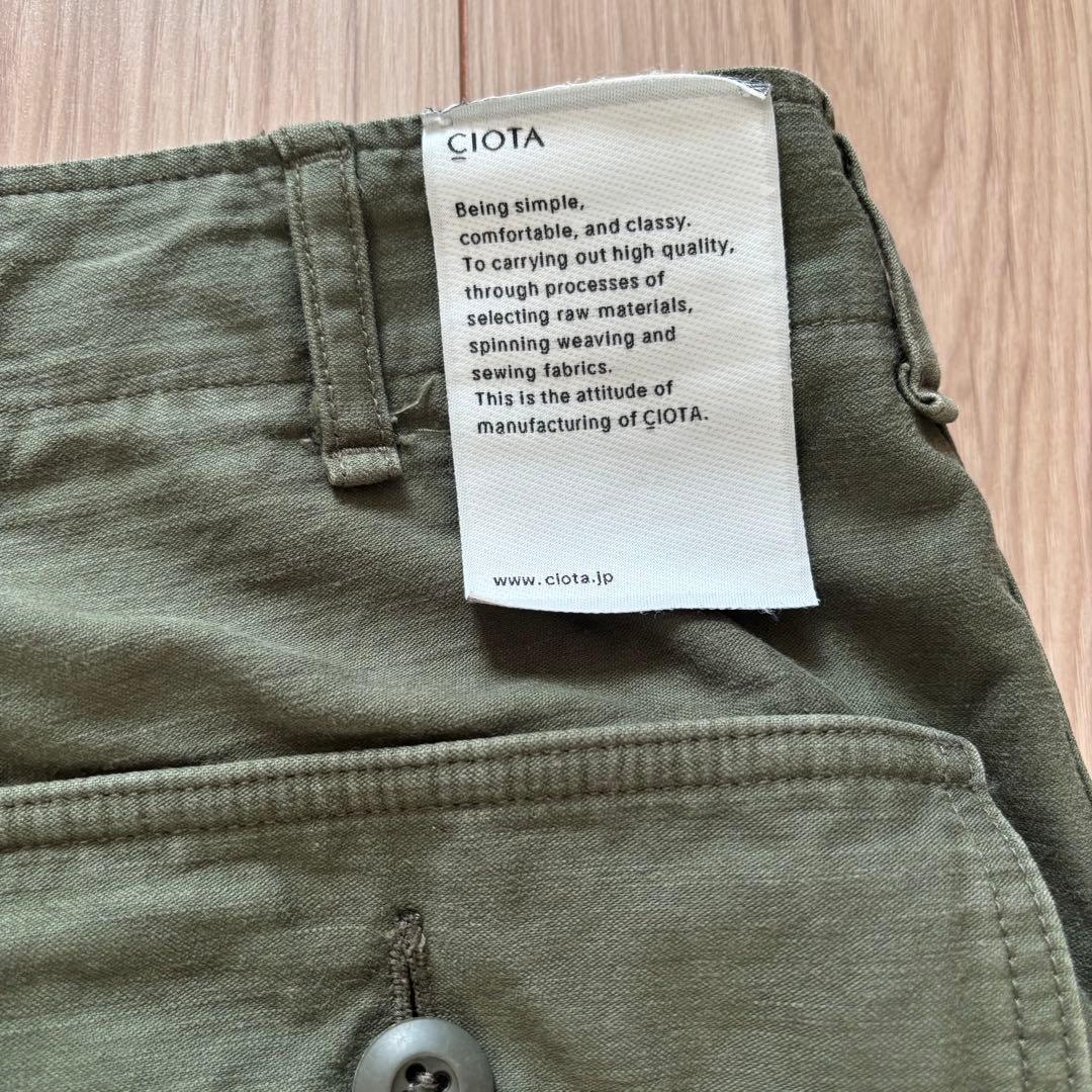 CIOTA シオタ スビンコットンムラ糸バックサテンベイカーパンツ カーキ 5