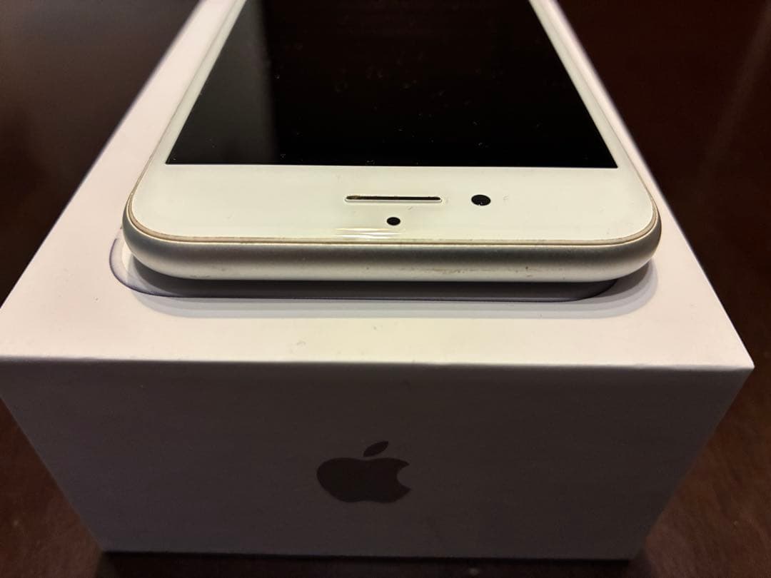 iPhone 8 64GB シルバー 本体　社外バッテリー