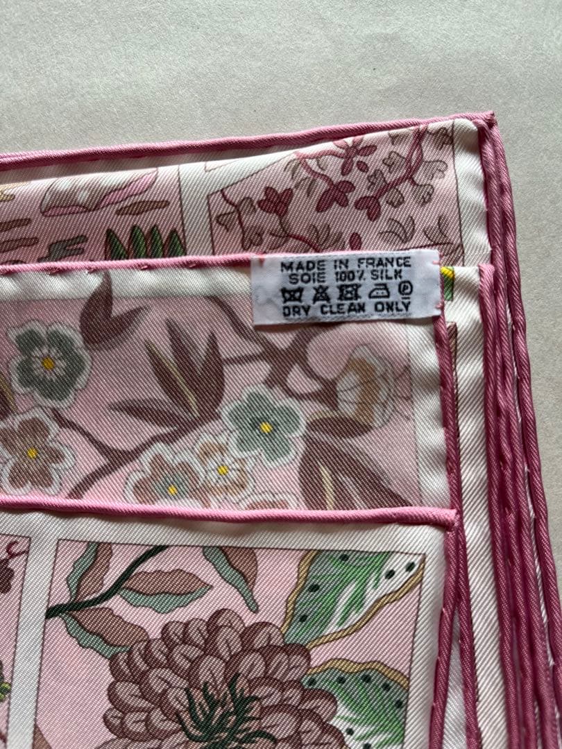 新品未使用.エルメス スカーフ　カレ90 「ジヴェルニーの花」レア柄、ピンク系