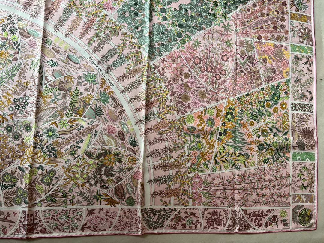 新品未使用.エルメス スカーフ　カレ90 「ジヴェルニーの花」レア柄、ピンク系