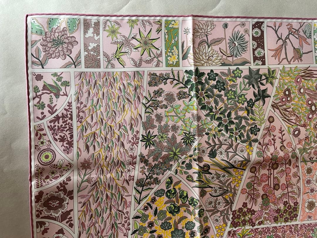 新品未使用.エルメス スカーフ　カレ90 「ジヴェルニーの花」レア柄、ピンク系