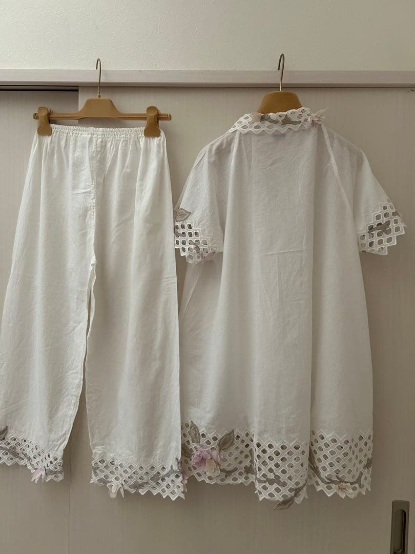 美品さえらホワイト刺繍レーストリムパジャマ上下セットゆったりサイズ