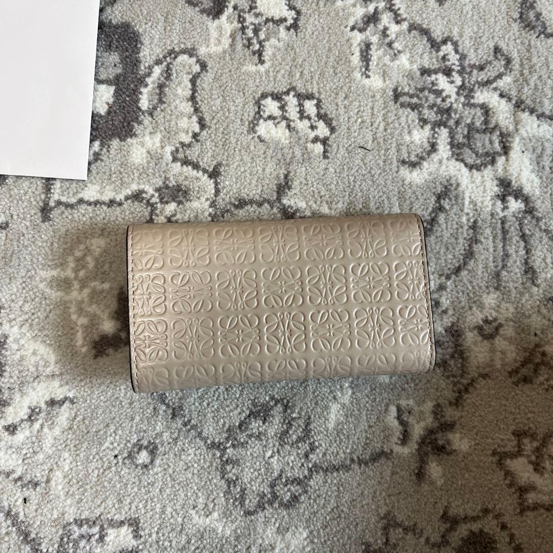 LOEWE エンボス加工 ベージュキーケース