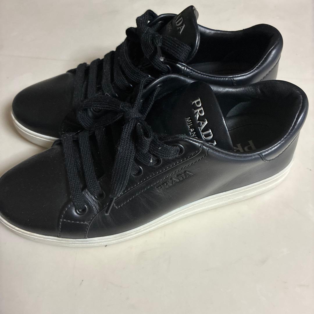 PRADA ブラックレザー スニーカー