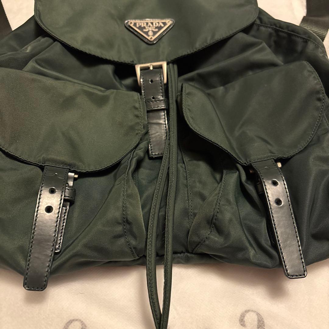 美品☆PRADA プラダ　ナイロン製　ダークグリーン 色　バックパック・リュク