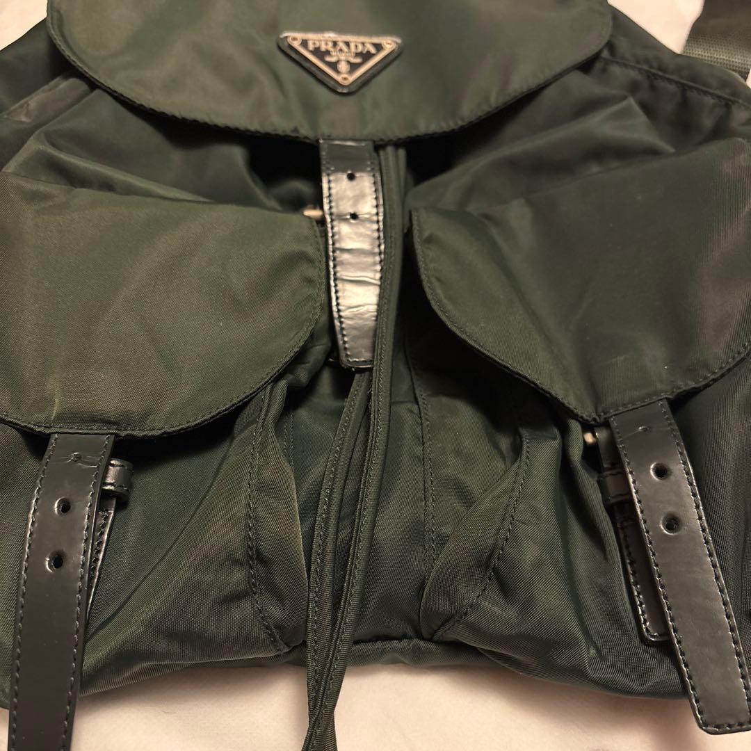 美品☆PRADA プラダ　ナイロン製　ダークグリーン 色　バックパック・リュク