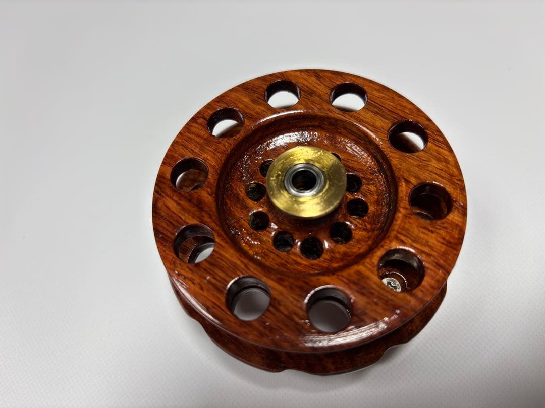 木製タイコリール（大倉屋 花梨 FPR-25スタンド）