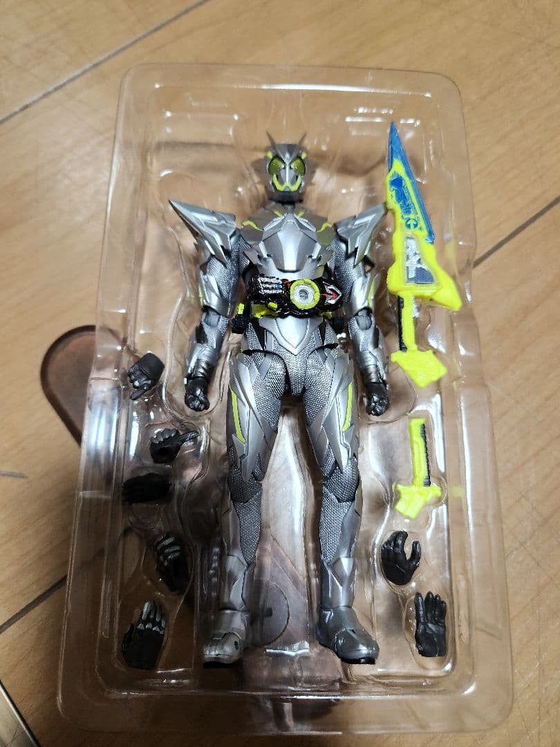 S.H.Figuarts 仮面ライダーゼロワン　メタルクラスタホッパー