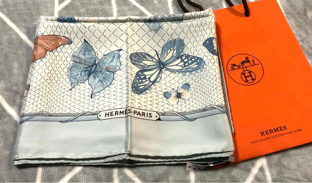 HERMES エルメス☆蝶デザイン シルクスカーフ