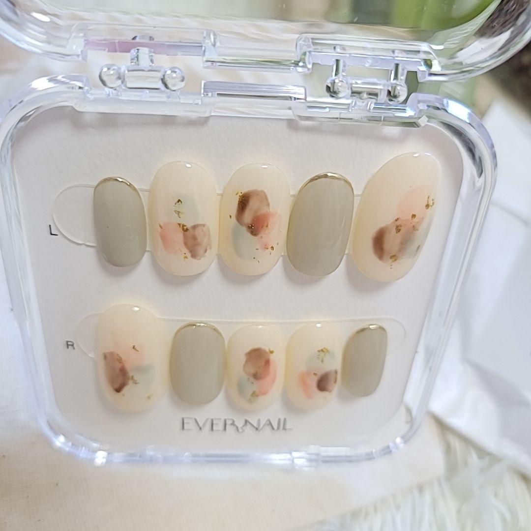 未使用✦EVERNAIL エバーネイル ネイルチップ ミディアムオーバル グレー