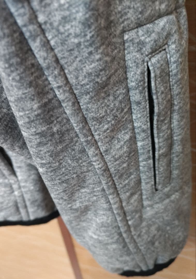 ほぼ新古品 ONYONE オンヨネ ボンディングパーカーミドラー A