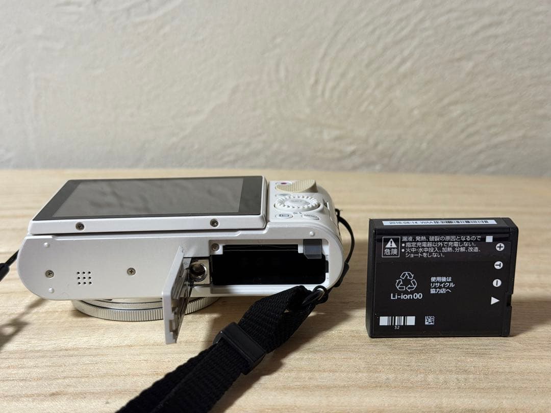 CASIO EXILIM デジタルカメラ ホワイト　値下げ交渉可