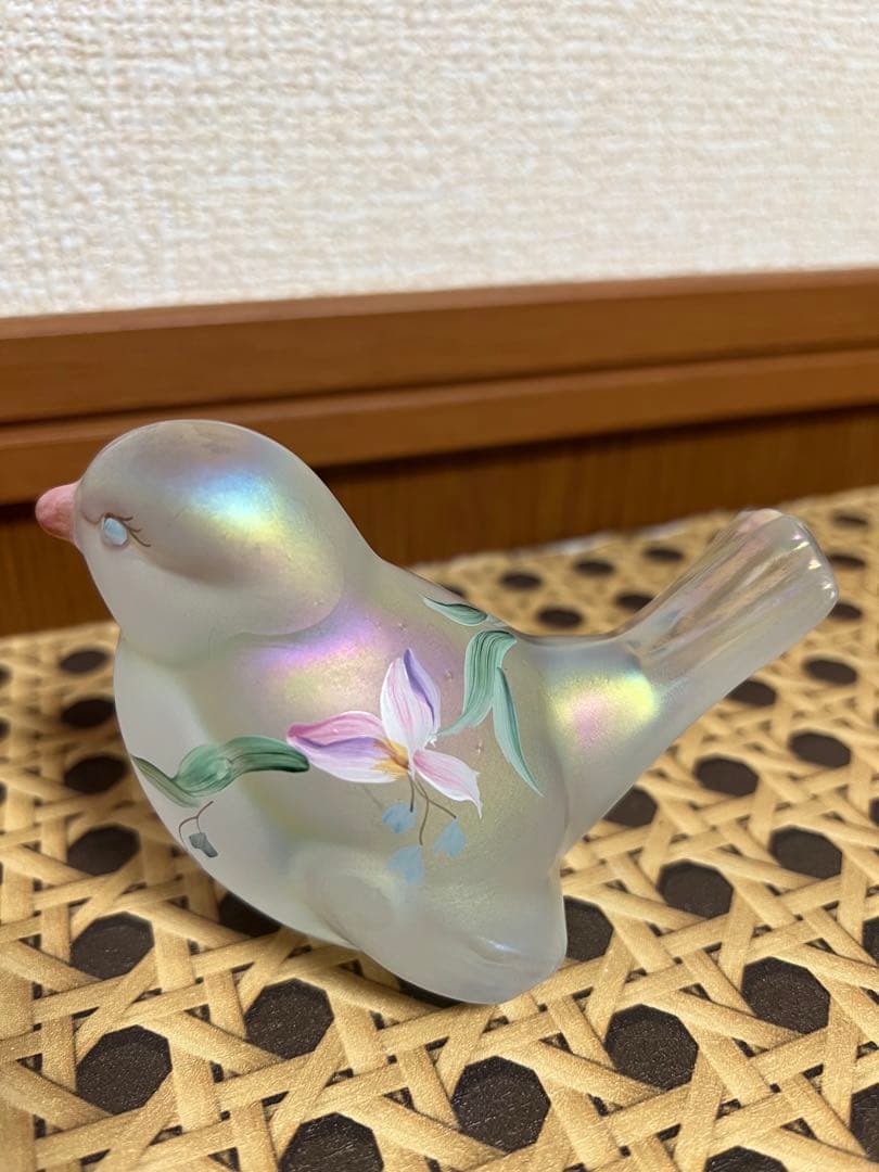 Fenton フェントン社 オパールセントガラスの小鳥（サイン入り）-在庫商品