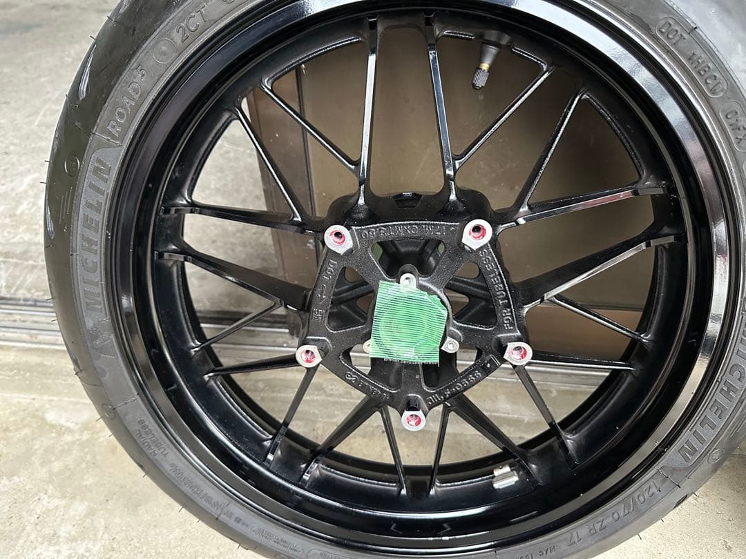 Z900RS 純正ホイール ミシュランロード5 前後セット - メルカリ