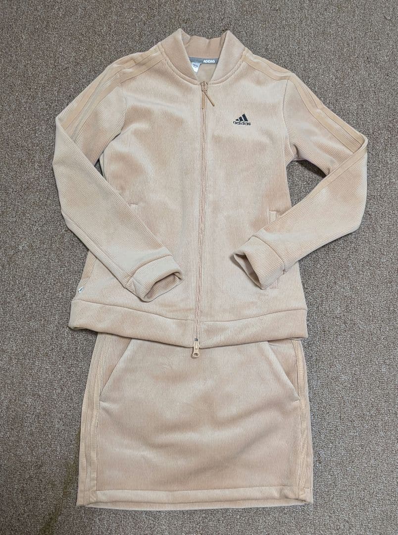 adidas ベージュ ジャケット スカート セット Sサイズの通販｜www