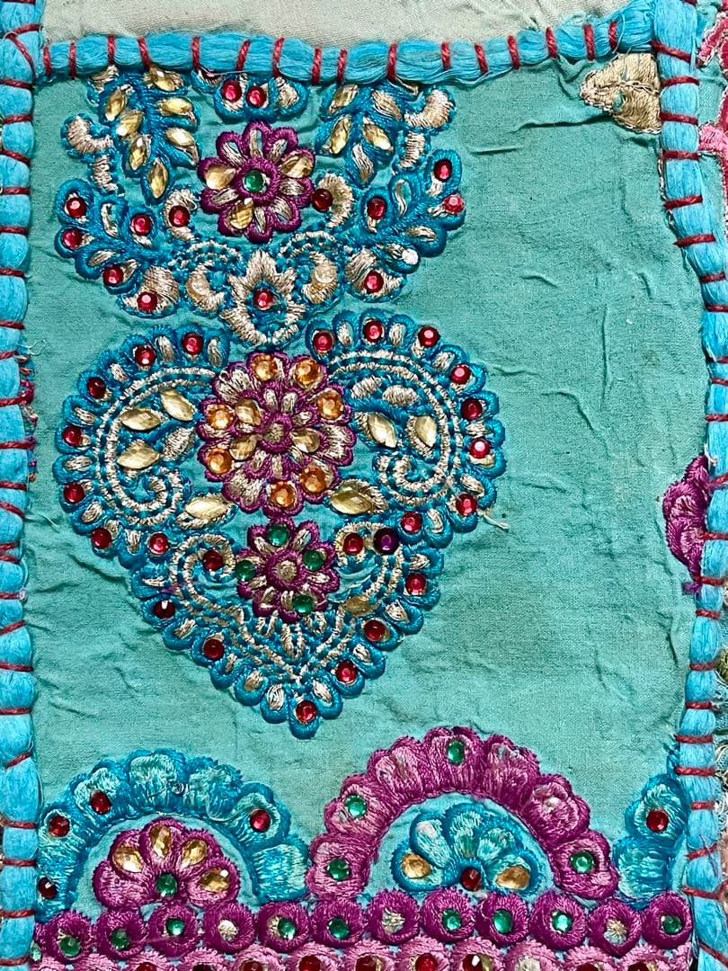 インド ビンテージ サリー パッチワーク タペストリー 刺繍 壁掛け 古布 3