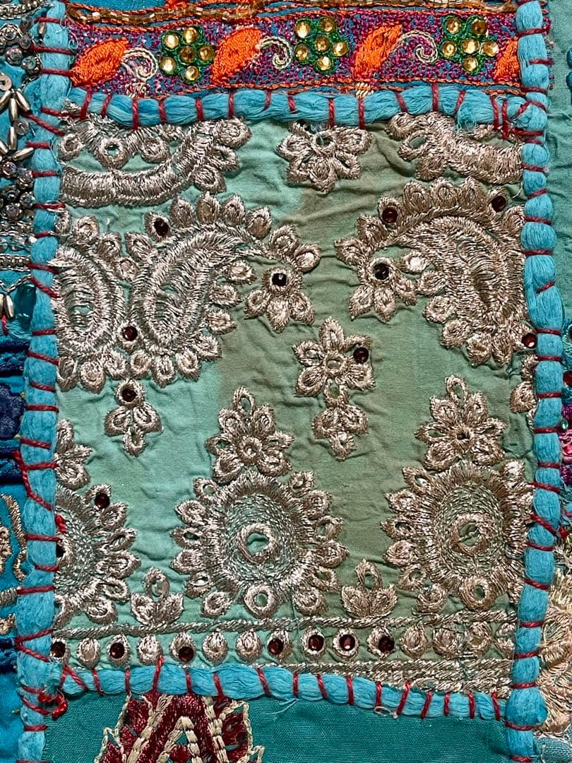 インド ビンテージ サリー パッチワーク タペストリー 刺繍 壁掛け 古布 3