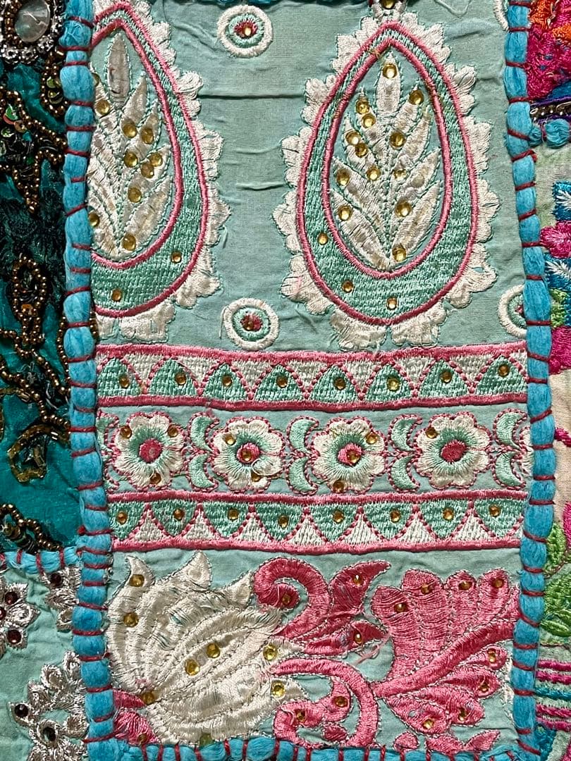 インド ビンテージ サリー パッチワーク タペストリー 刺繍 壁掛け 古布 3