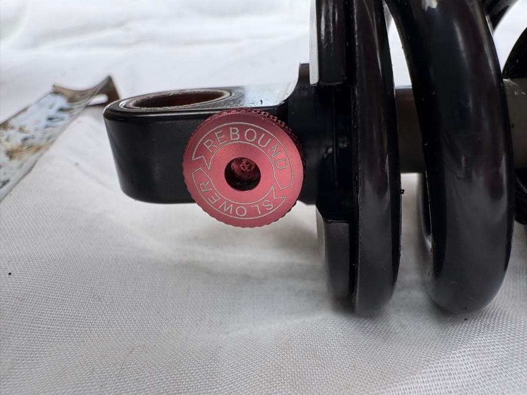 FOX DHX 4.0 リアサスペンション