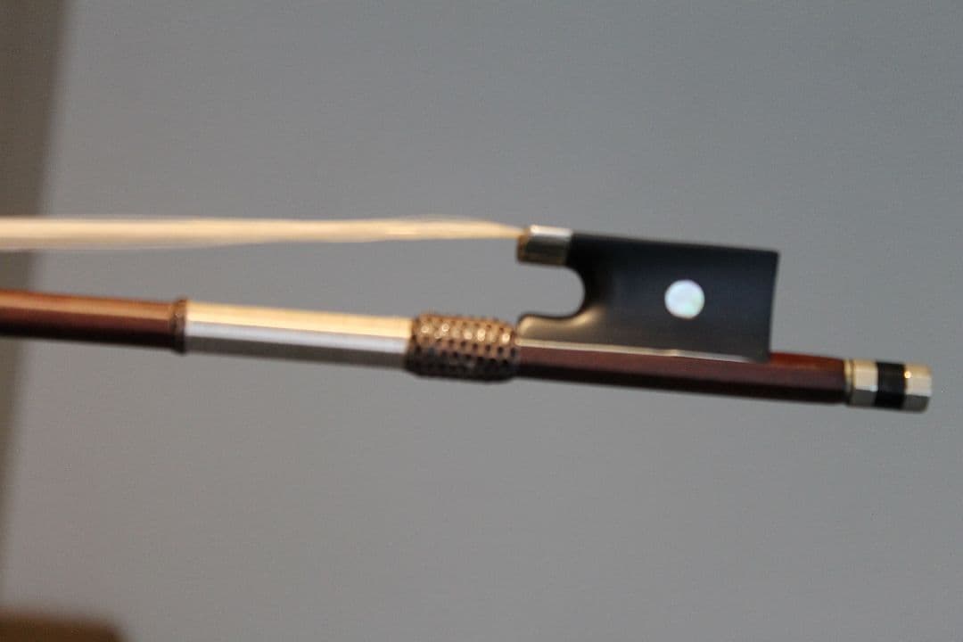 オールドバイオリン弓絶妙な吸付と反発の妙、癖になる操作感約百年前