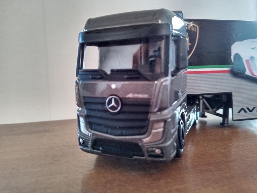 ランボルギーニ メルセデス トランスポーター マジョレット 1/64トミカ