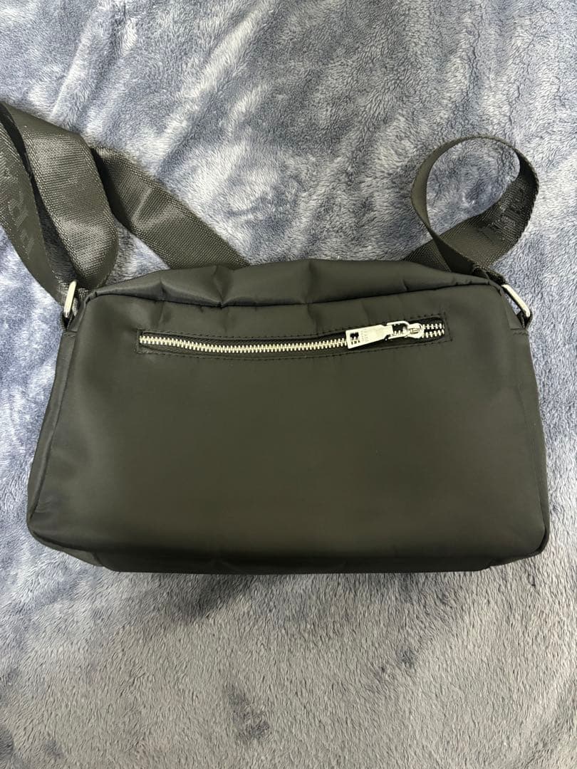 早い者勝ち！PRADA ブラック ショルダーバッグ　メッセンジャーバッグ