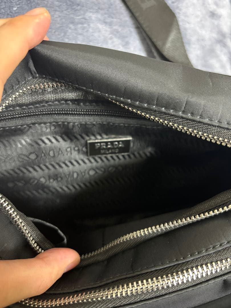 早い者勝ち！PRADA ブラック ショルダーバッグ　メッセンジャーバッグ