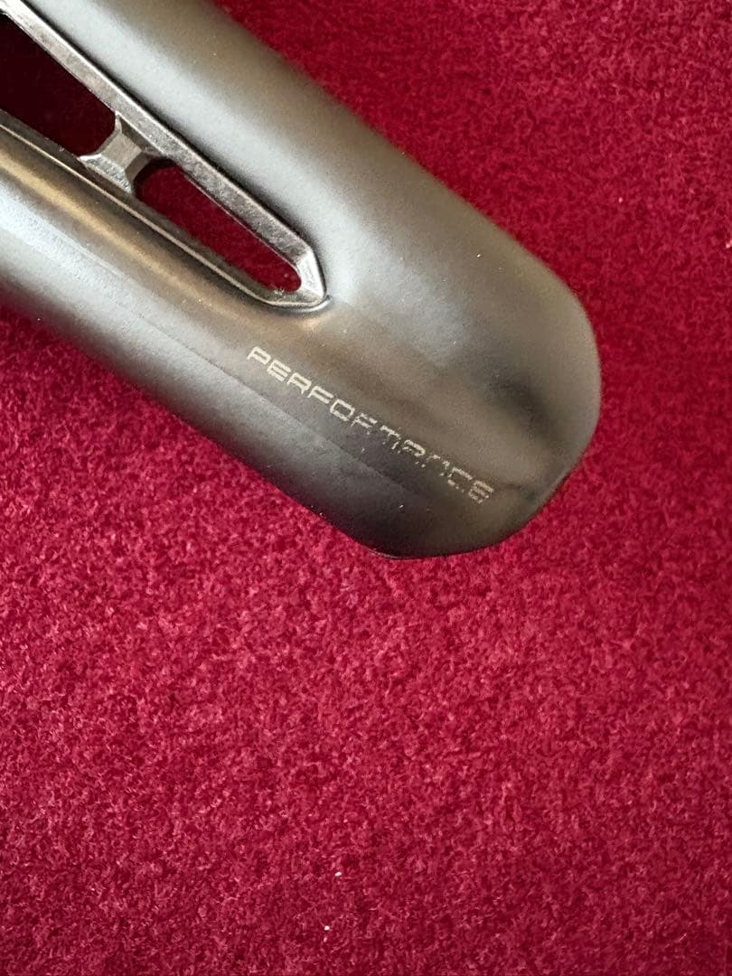 シマノプロ　ステルスカーブドサドル　142mm